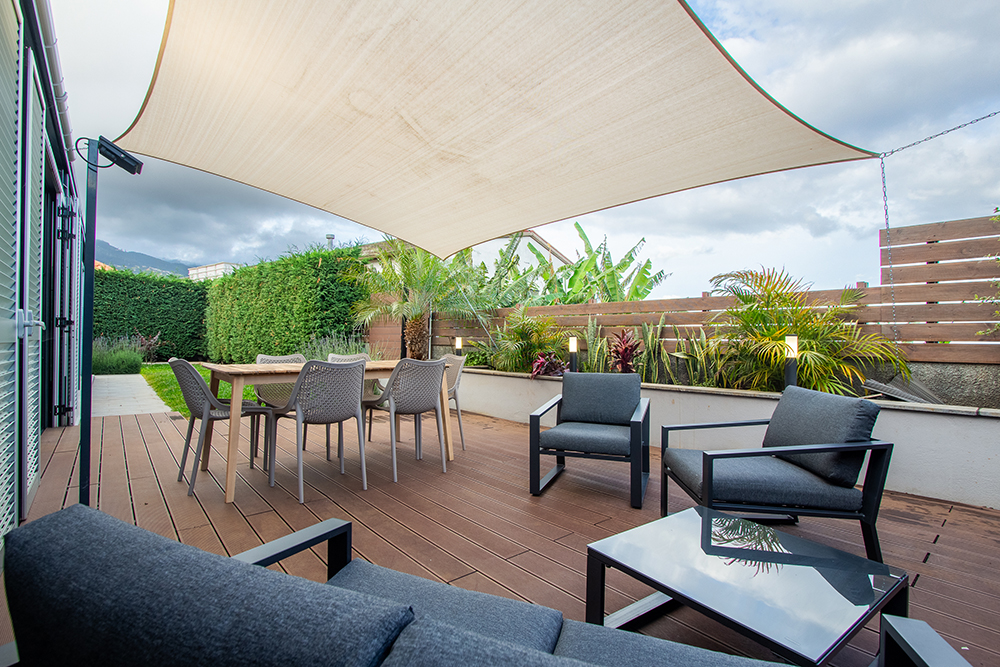 the jolie a retreat in the city deck 17