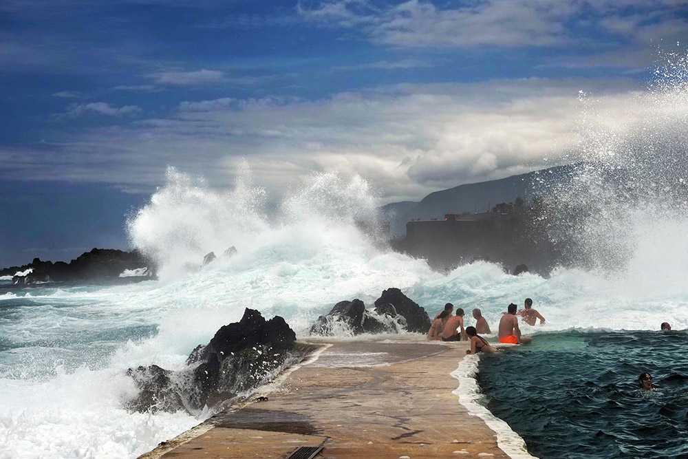porto moniz natural pools waves